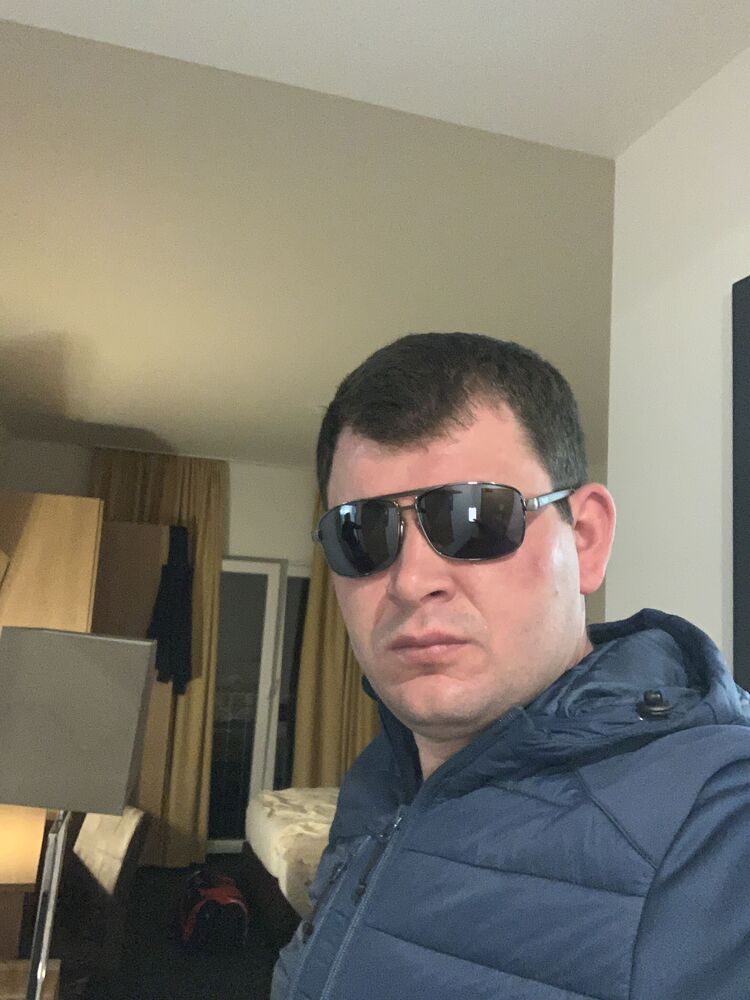  ,   Victor, 35 ,   ,   