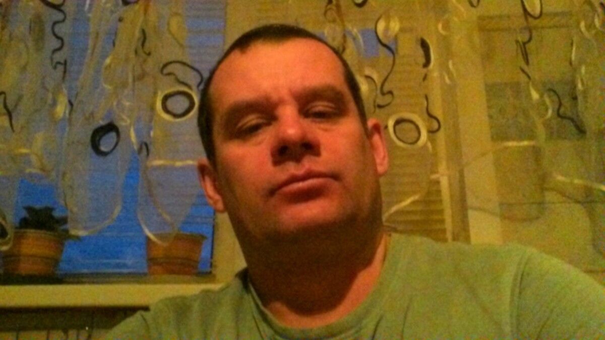  9192696  Damir, 44 ,    