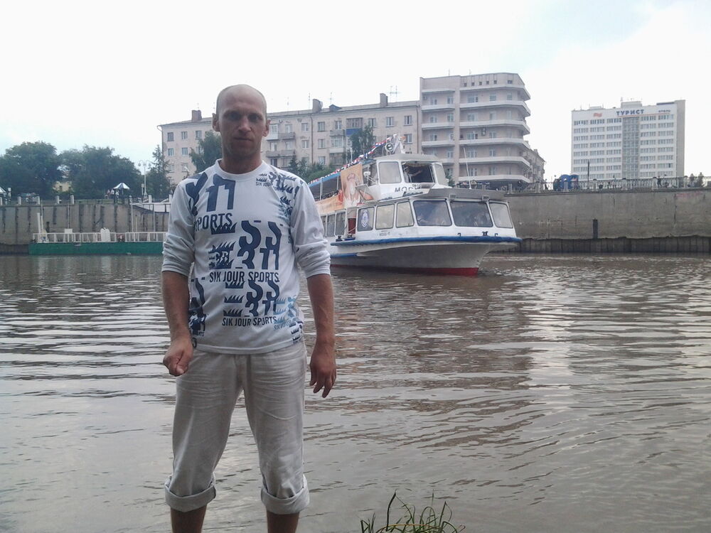  5625126  Sergei, 44 ,    