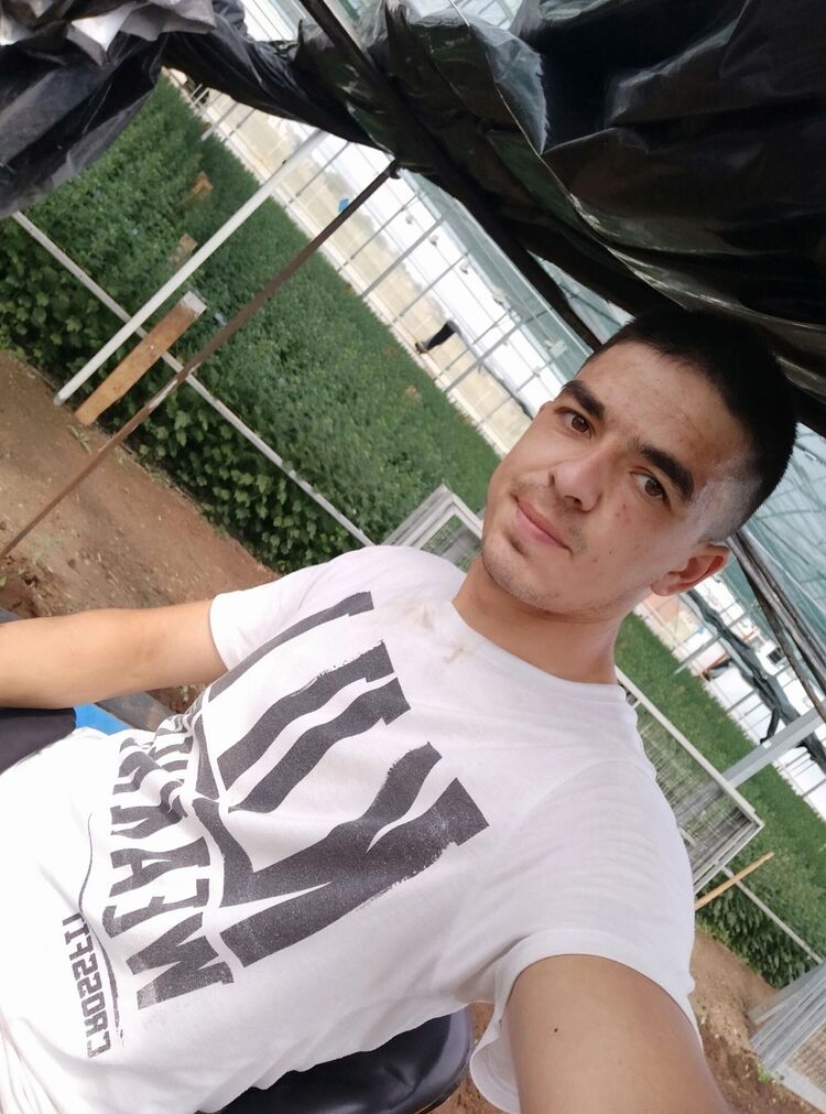  40811746  , 27 ,    