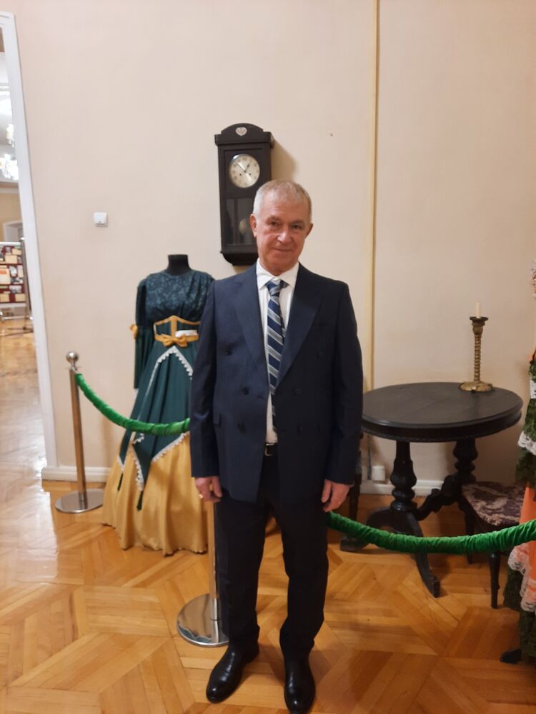  49728606  , 65 ,    