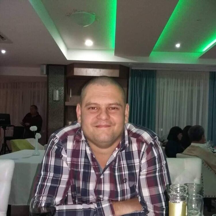  ,   Alex, 39 ,  
