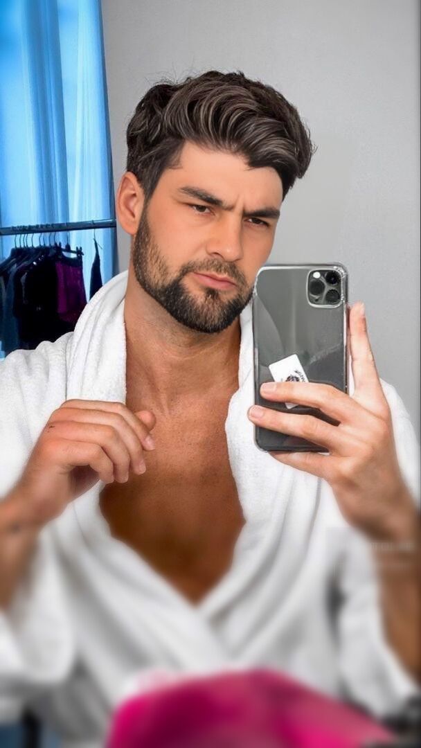  41773886  Mehmed, 27 ,     