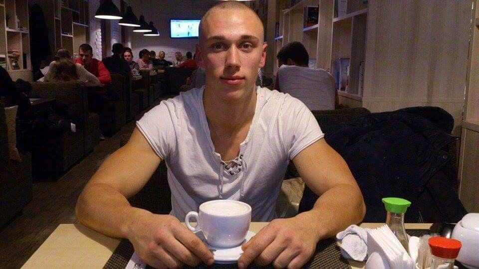  10166896  Denis, 30 ,    