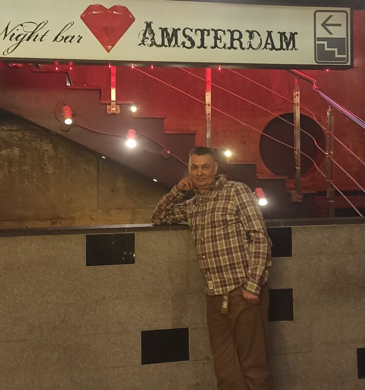  40224946  Andrey, 55 ,    
