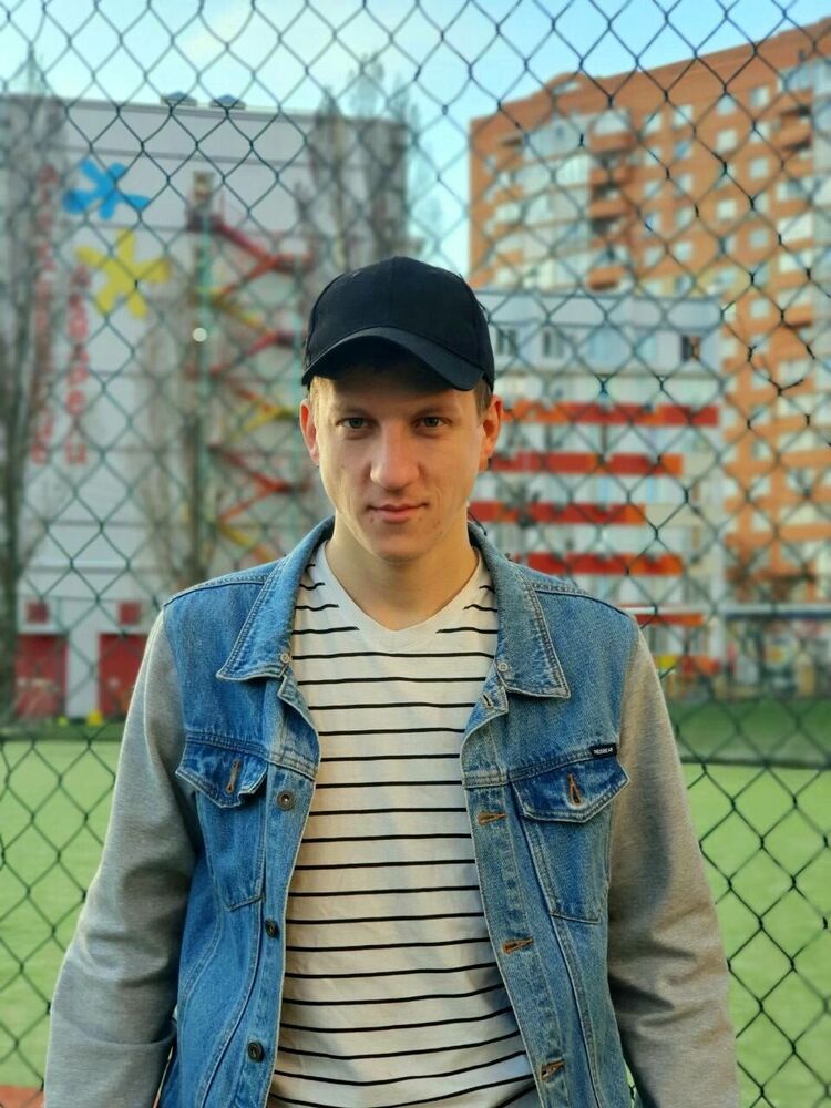  37948756  Vlad, 27 ,    