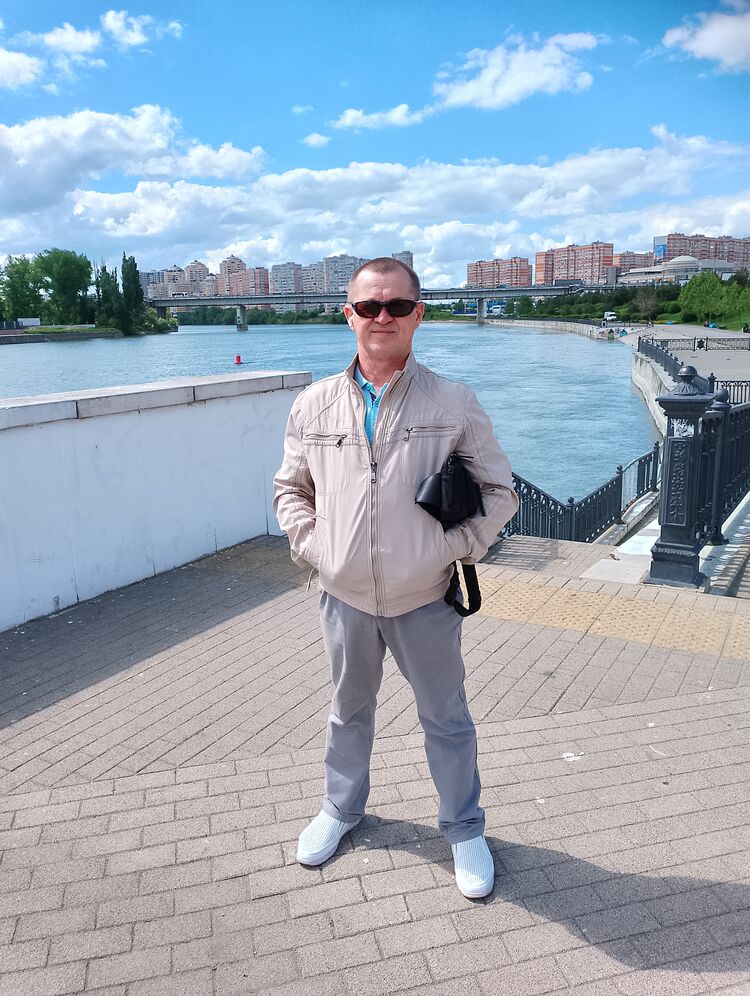  35876566  Gennady, 60 ,    