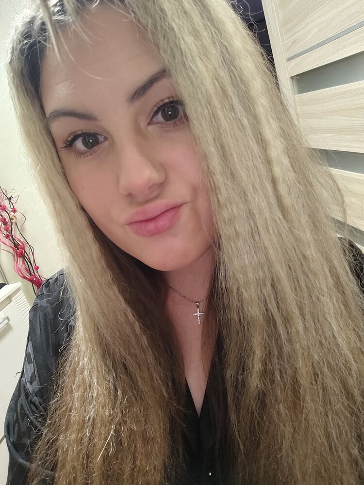  54755716  Katya Mukhle, 23 ,    