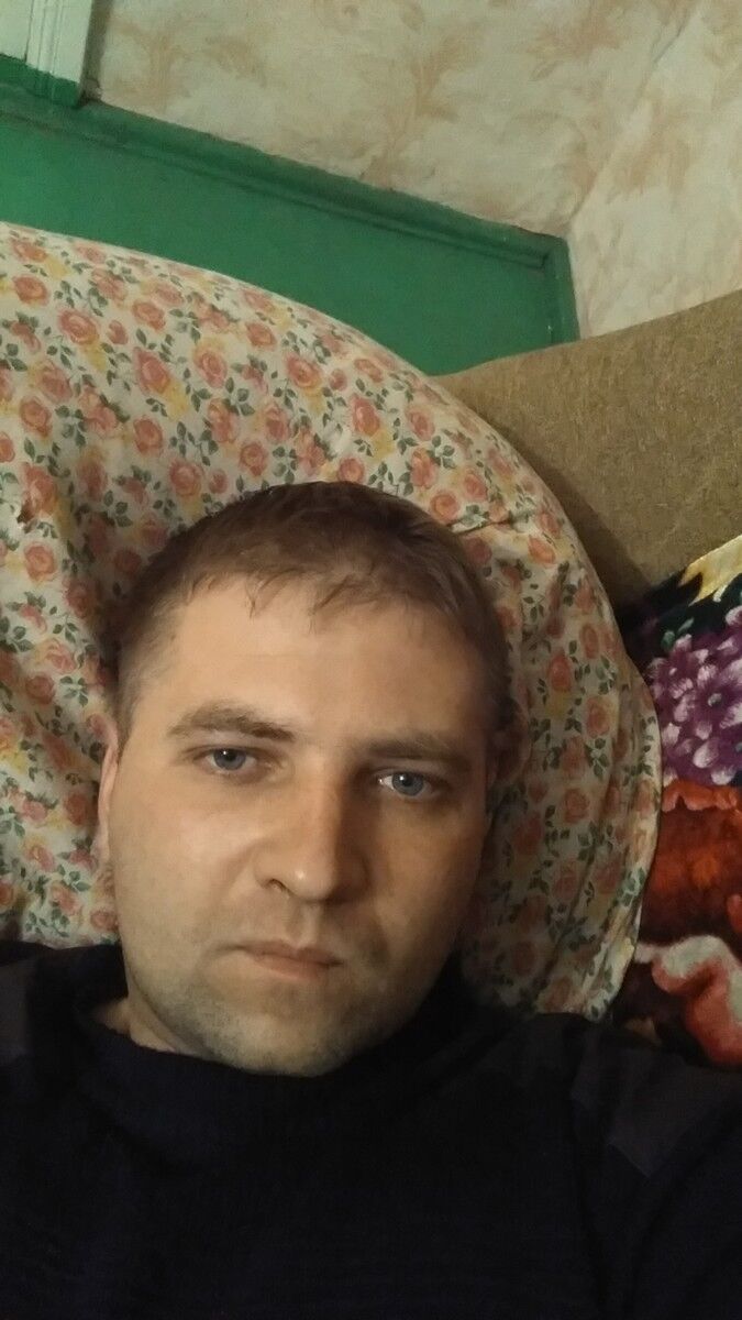  8210826  Roman, 37 ,    -