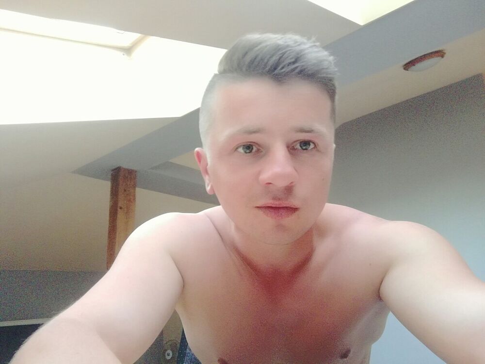  20696016  Nazariy, 31 ,    