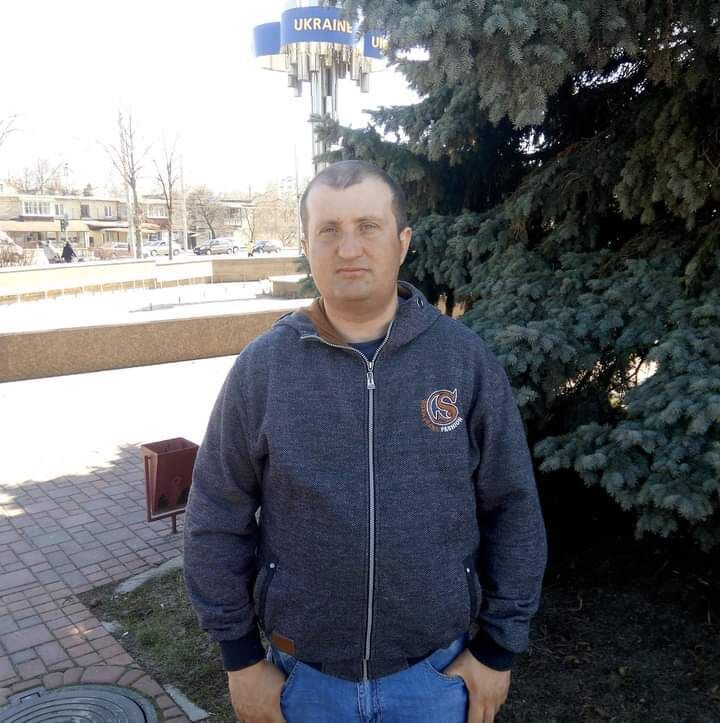 Смотрящий сум. Мужчина 39 лет. Мужчина 39 лет фото. Фото парня 39 лет.