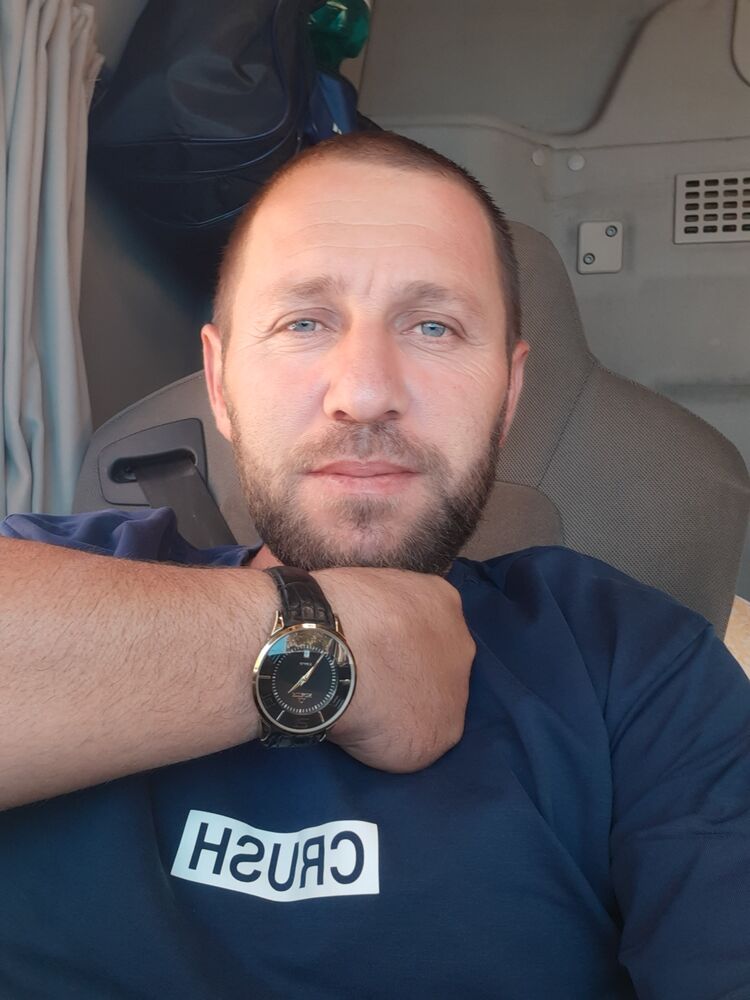  deleted,   Robert, 37 ,   ,   