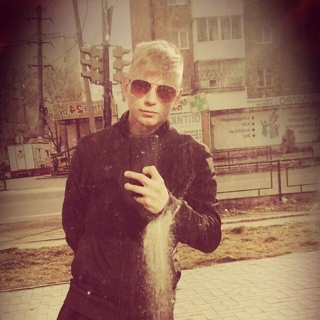  53734646  Denis, 26 ,    