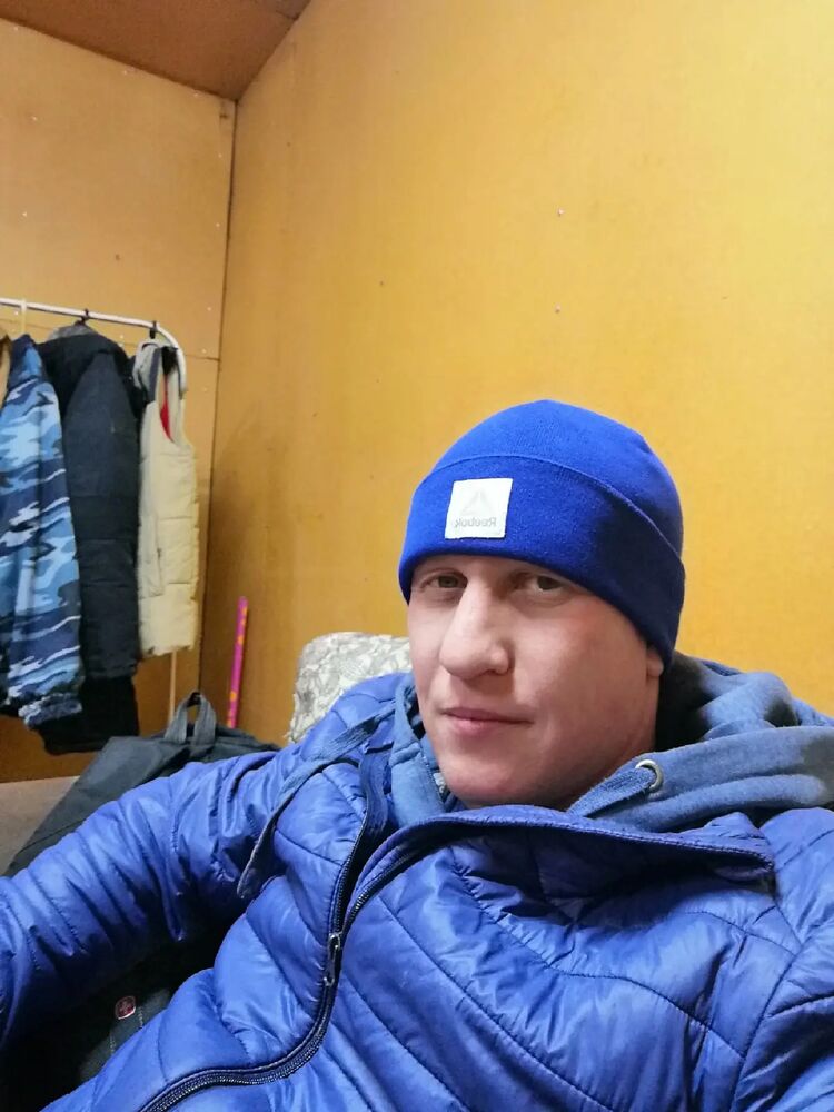  28565796  Andrew, 40 ,    