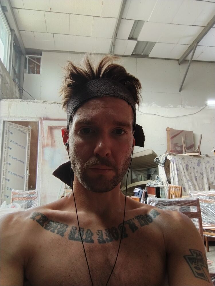  44088496  Pete, 36 ,    