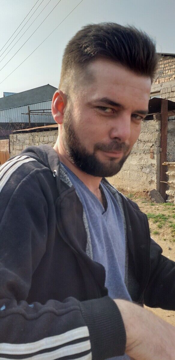  ,   Gulom, 35 ,  