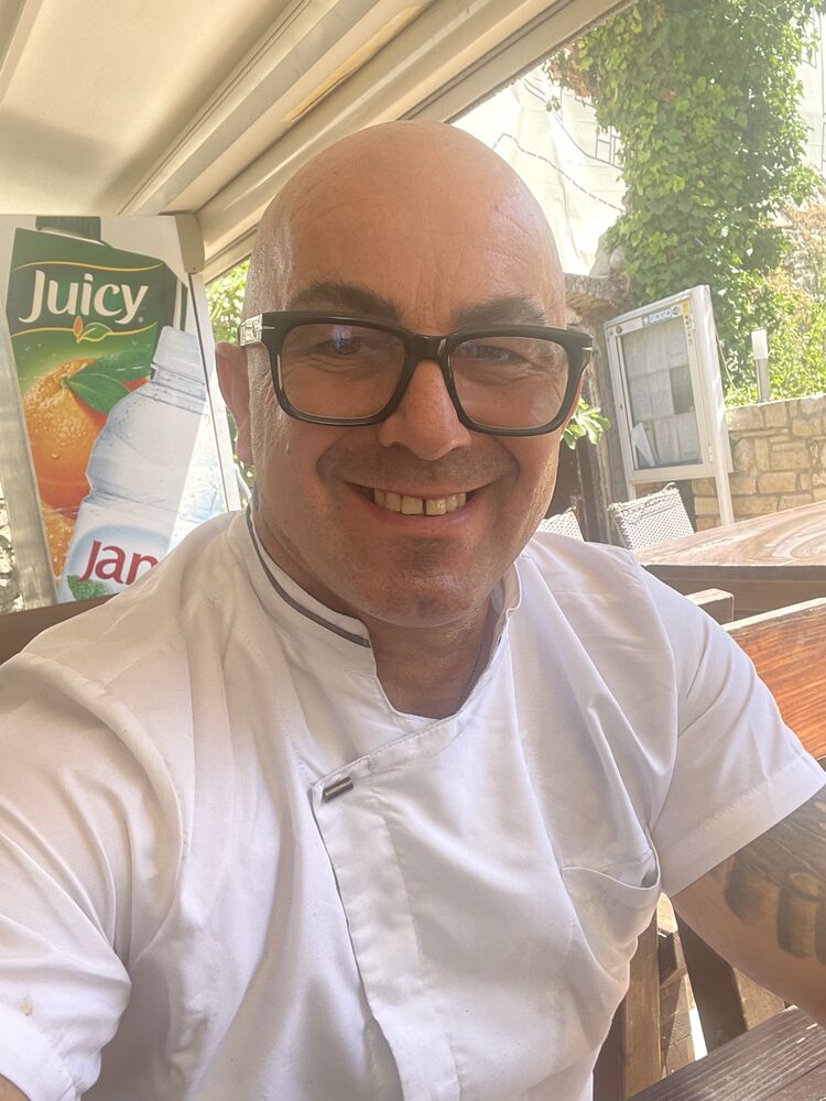  ,   Rainhard, 52 ,   ,   