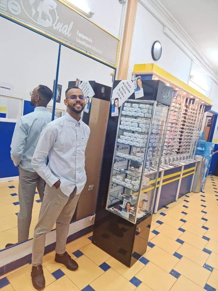  38747666  Brahimi, 27 ,    Algiers