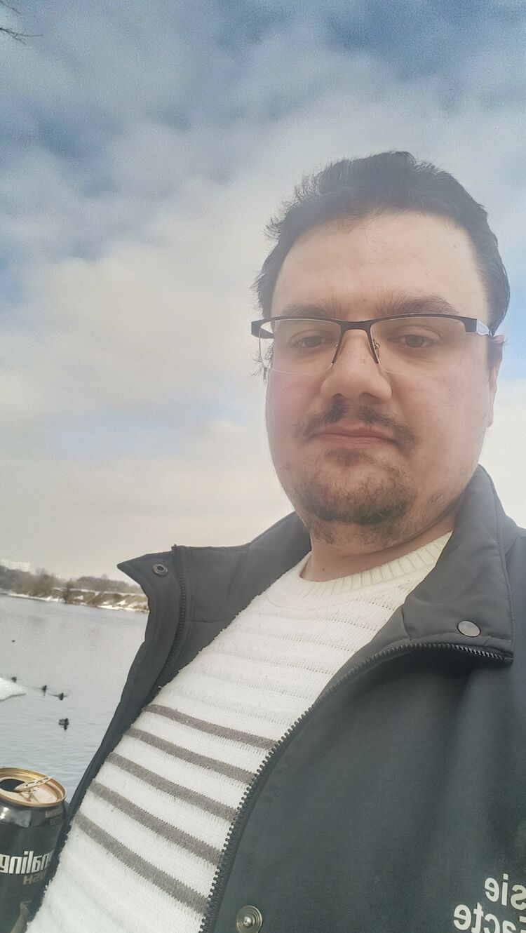  46136956  Vladimir, 37 ,    