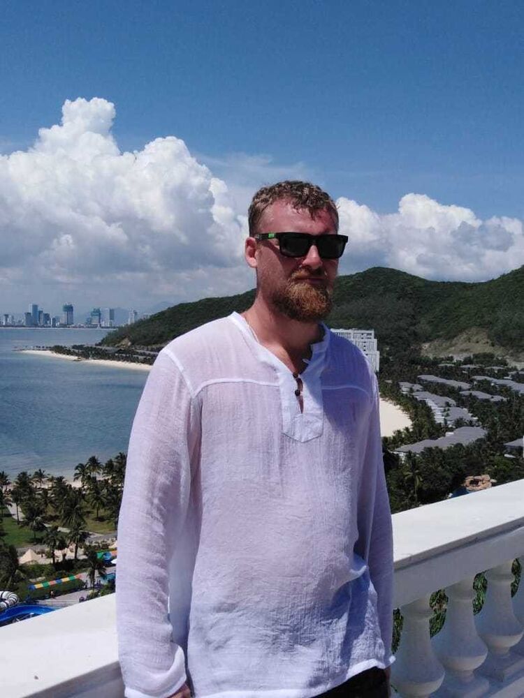  ,   Anton, 40 ,   