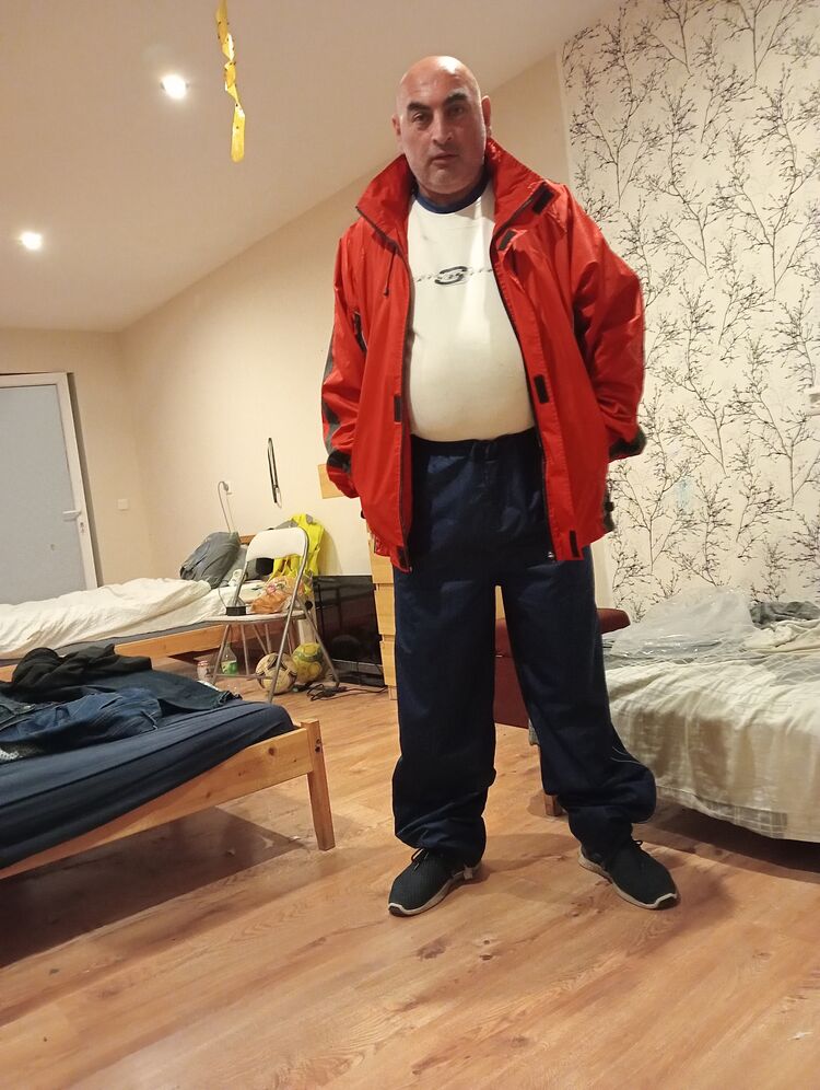  37488176  Zurabi, 54 ,    