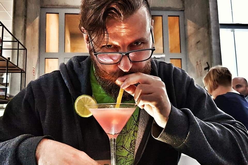  17779496  Krzysztof, 40 ,    