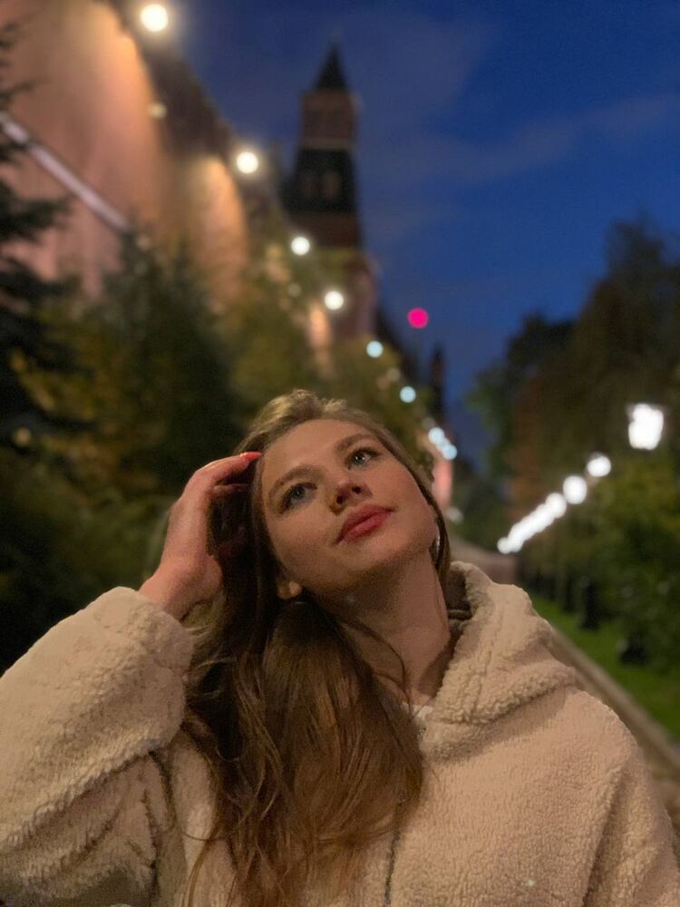  ,   Anastasia, 19 ,     , c 
