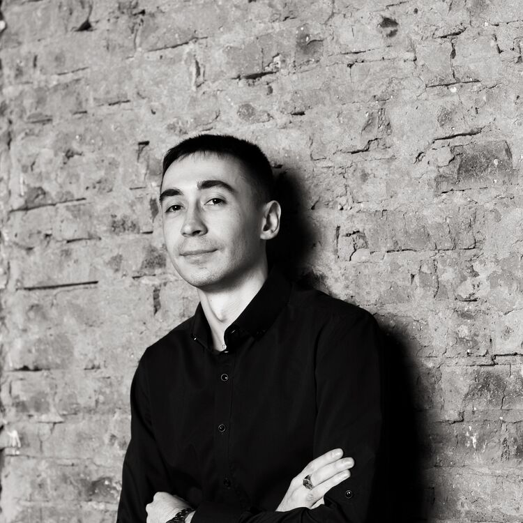  51300616  Anton, 31 ,    