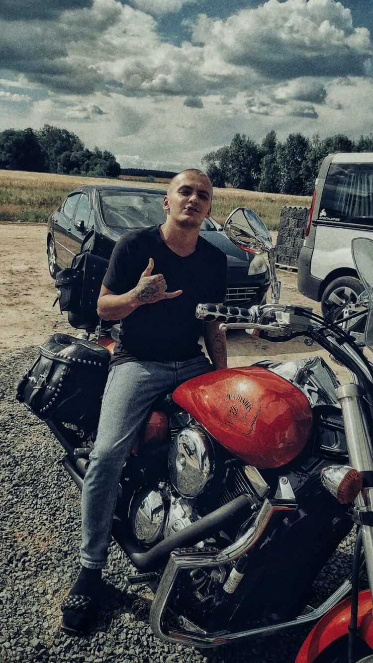  37009656  , 24 ,    