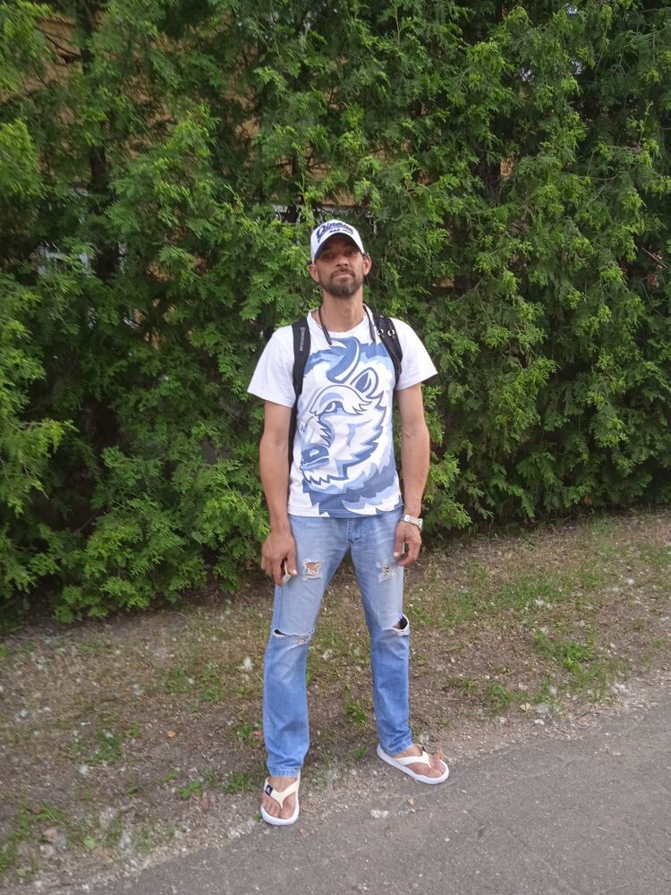  ,   Denis, 43 ,     , c 