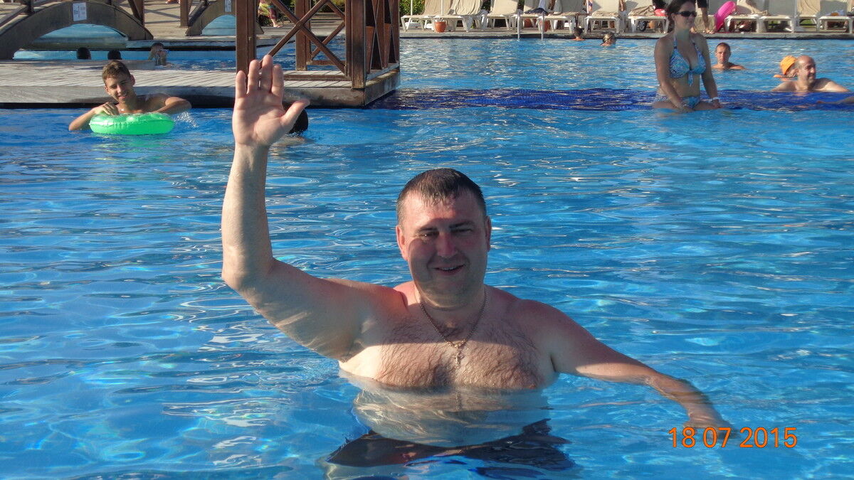  11937966  Anton, 48 ,    