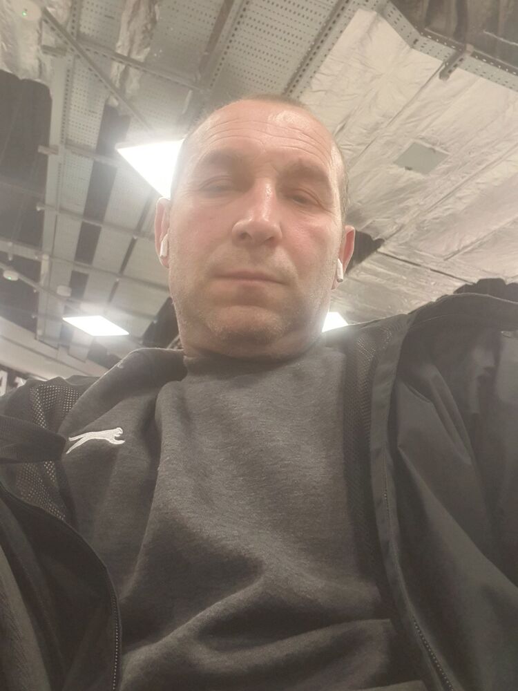  39874416  Sergiu, 52 ,    