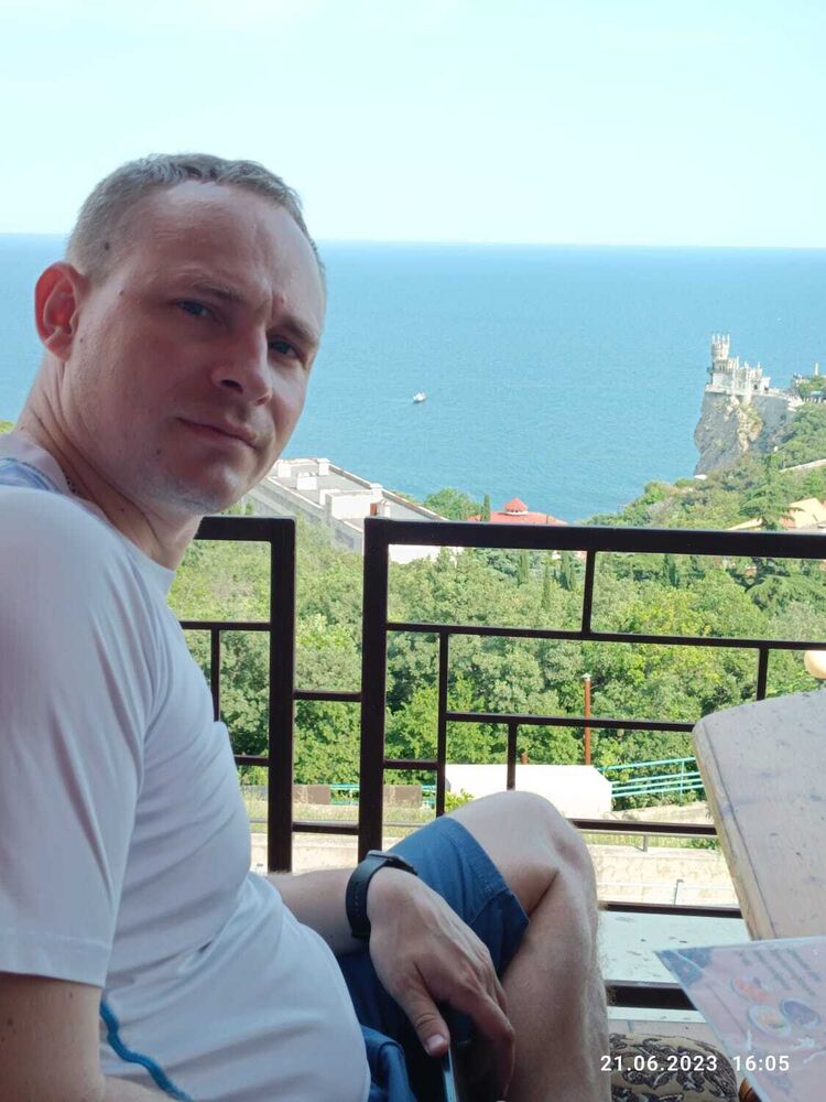  ,   Anton, 39 ,   ,   