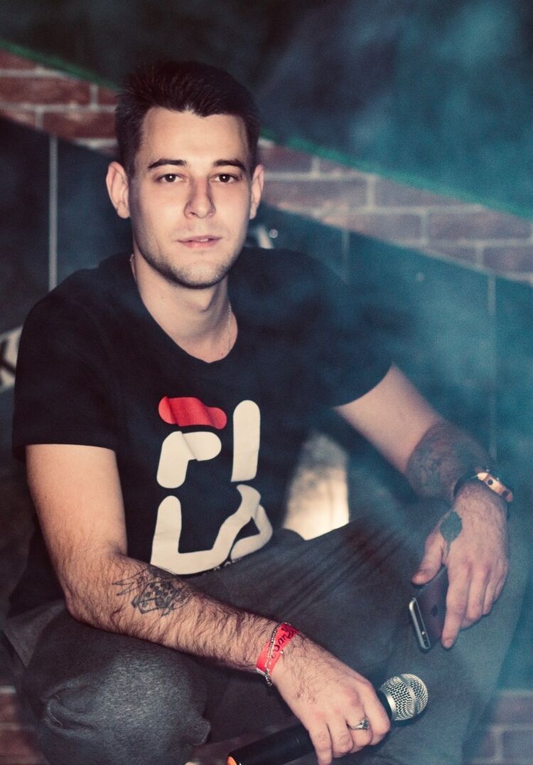  19551146  Alex, 31 ,    