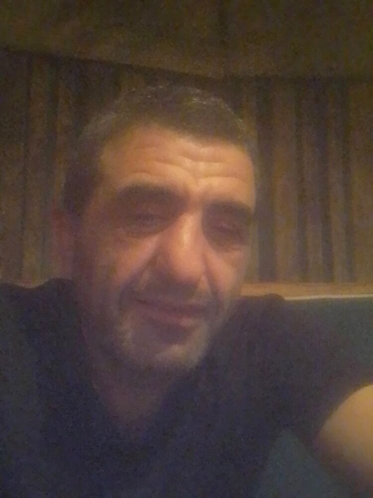  ,   Artur, 46 ,   ,   