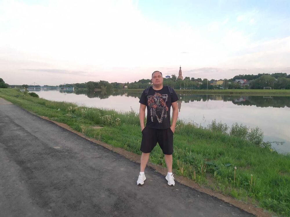  54249956  Alexandro, 40 ,    