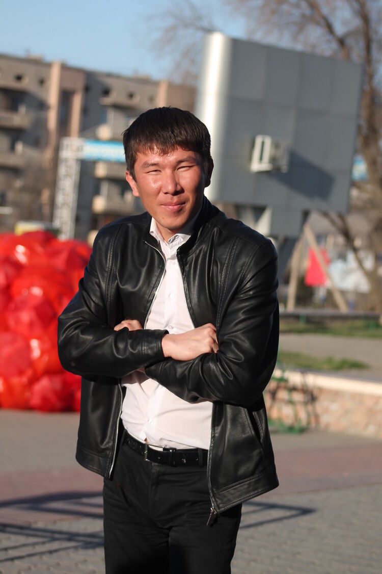  ,   Ergali, 35 ,  