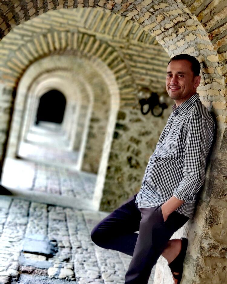  16611896  Enriki, 44 ,    