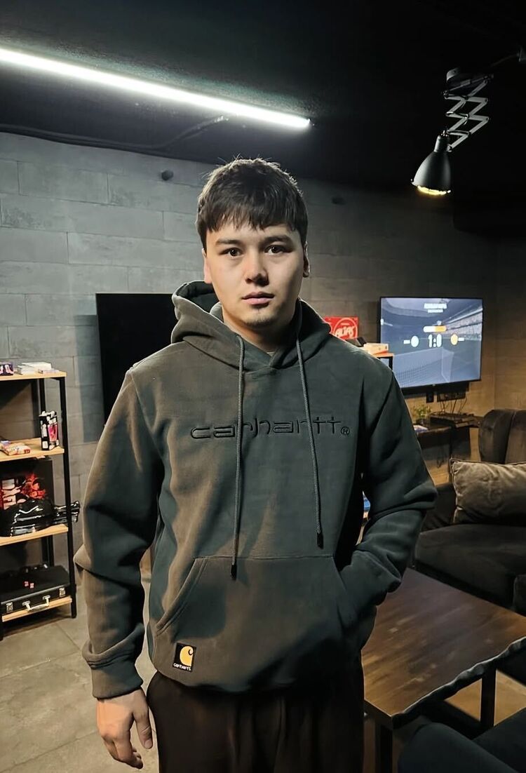  --,   Alixan, 27 ,   ,   