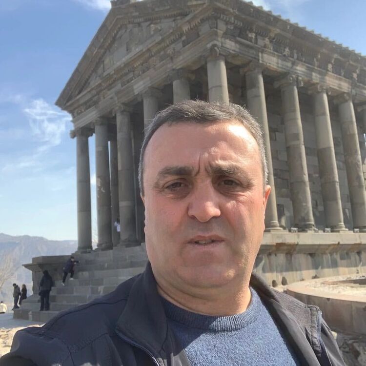  51823156  Artur, 45 ,    