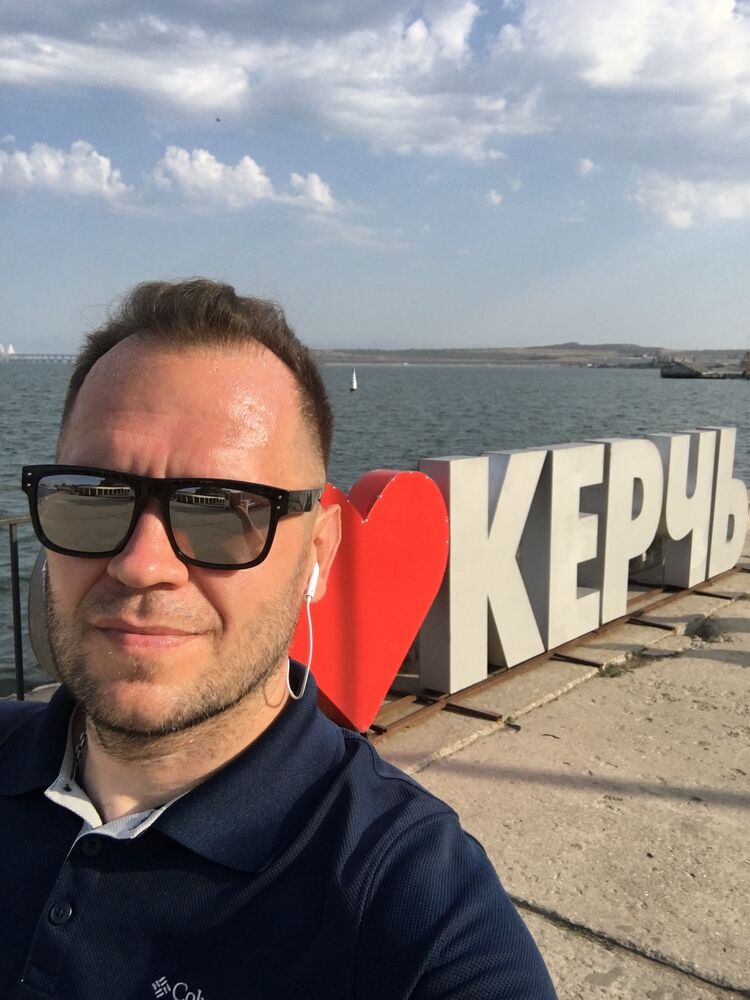  --,   Denis, 48 ,  