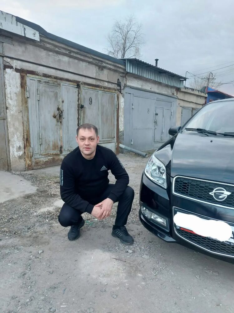  41334886  Denis, 36 ,    