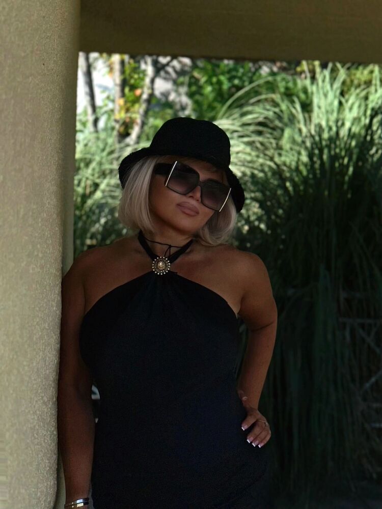  ,   Yana, 35 ,   c 