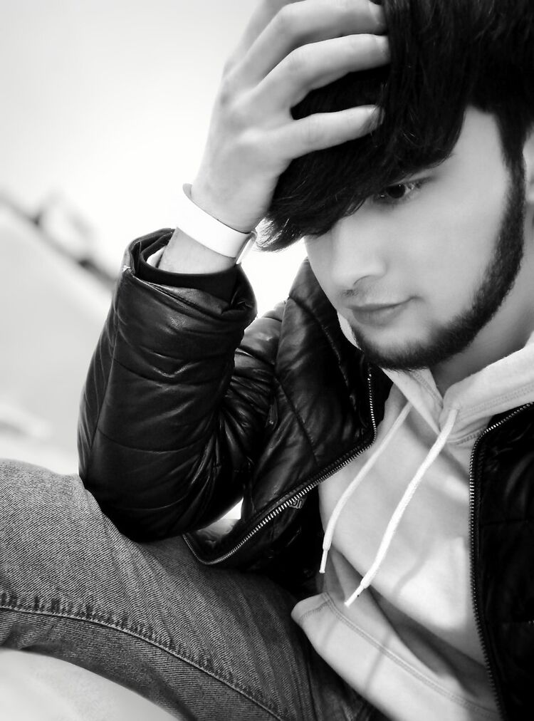  48608516  Farik, 24 ,    