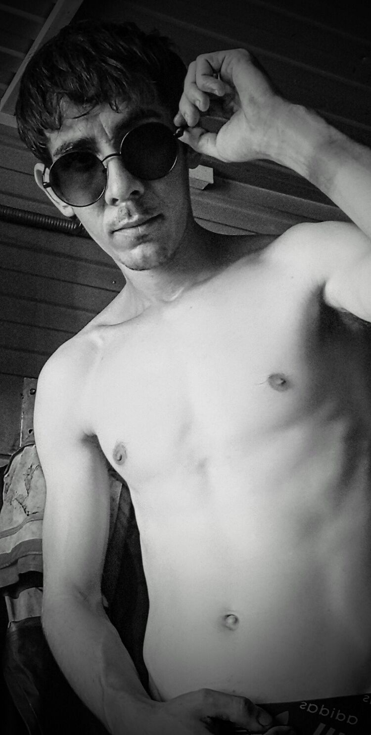 38379656  Kenni, 30 ,    
