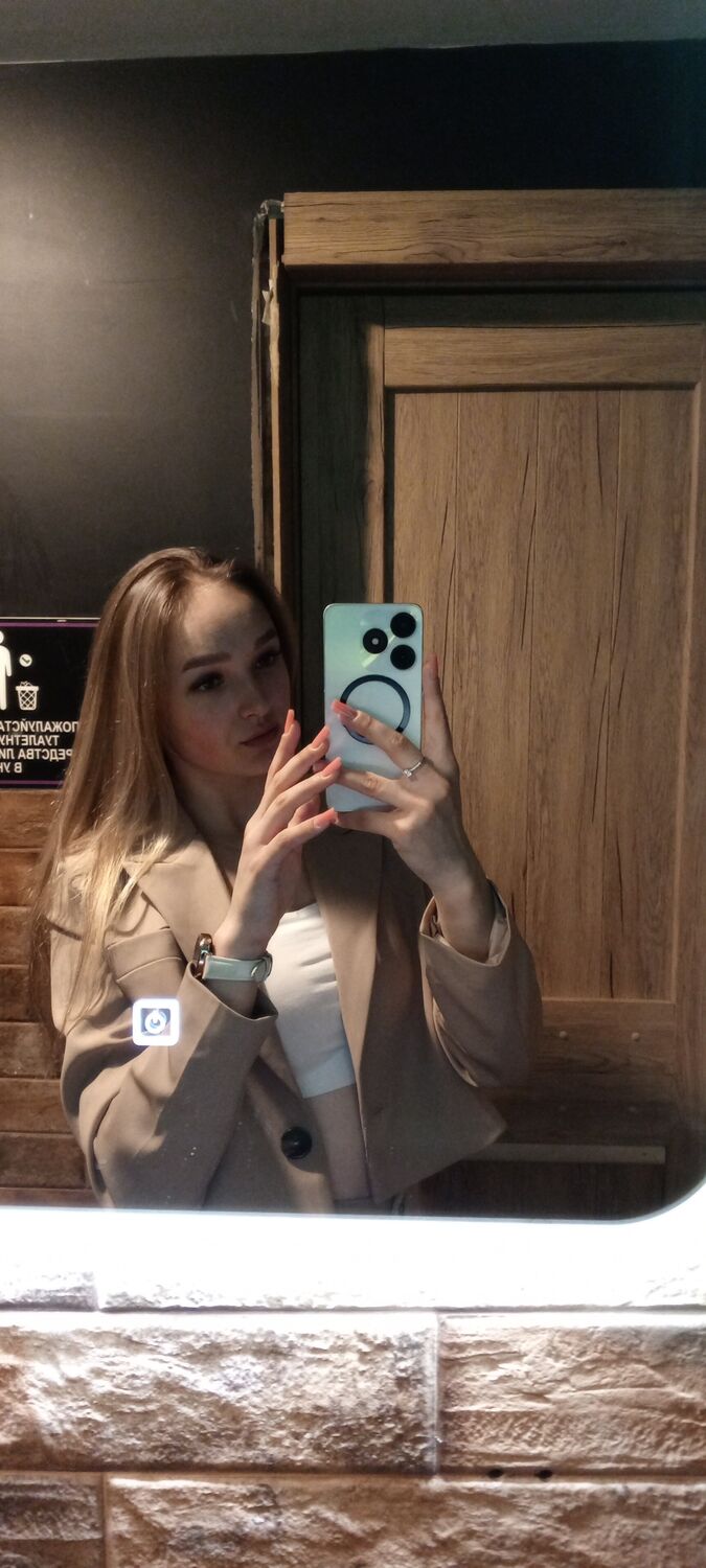  54052506  EvaKorsak, 18 ,    