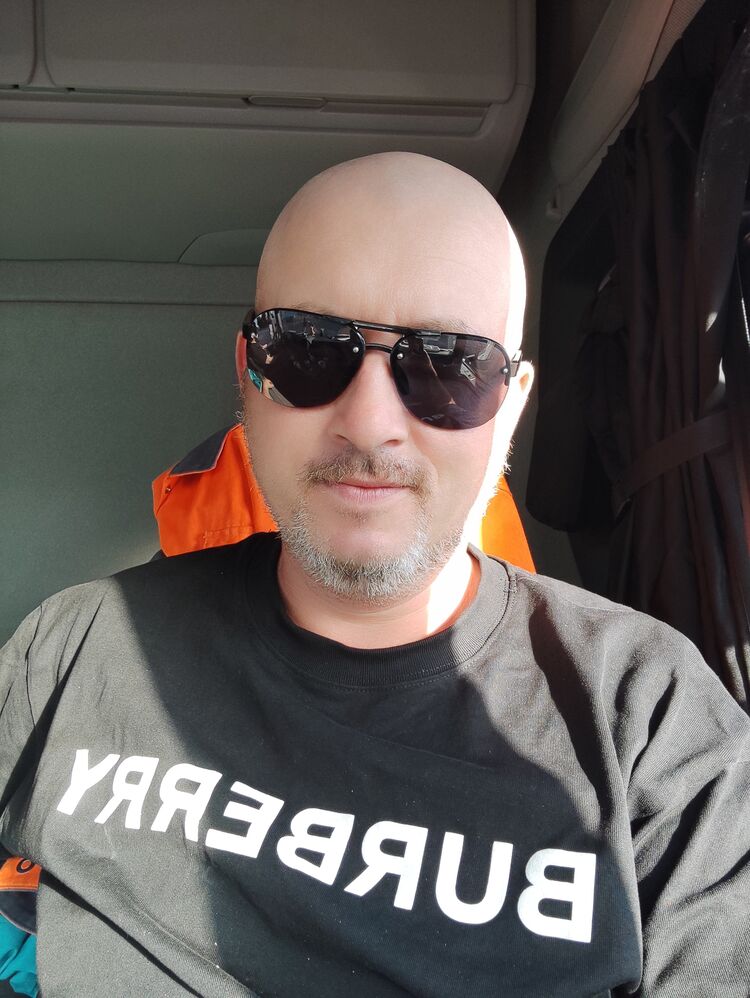  43030976  Vladislav, 42 ,    