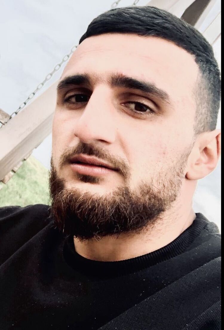  52561226  Vahe, 27 ,    