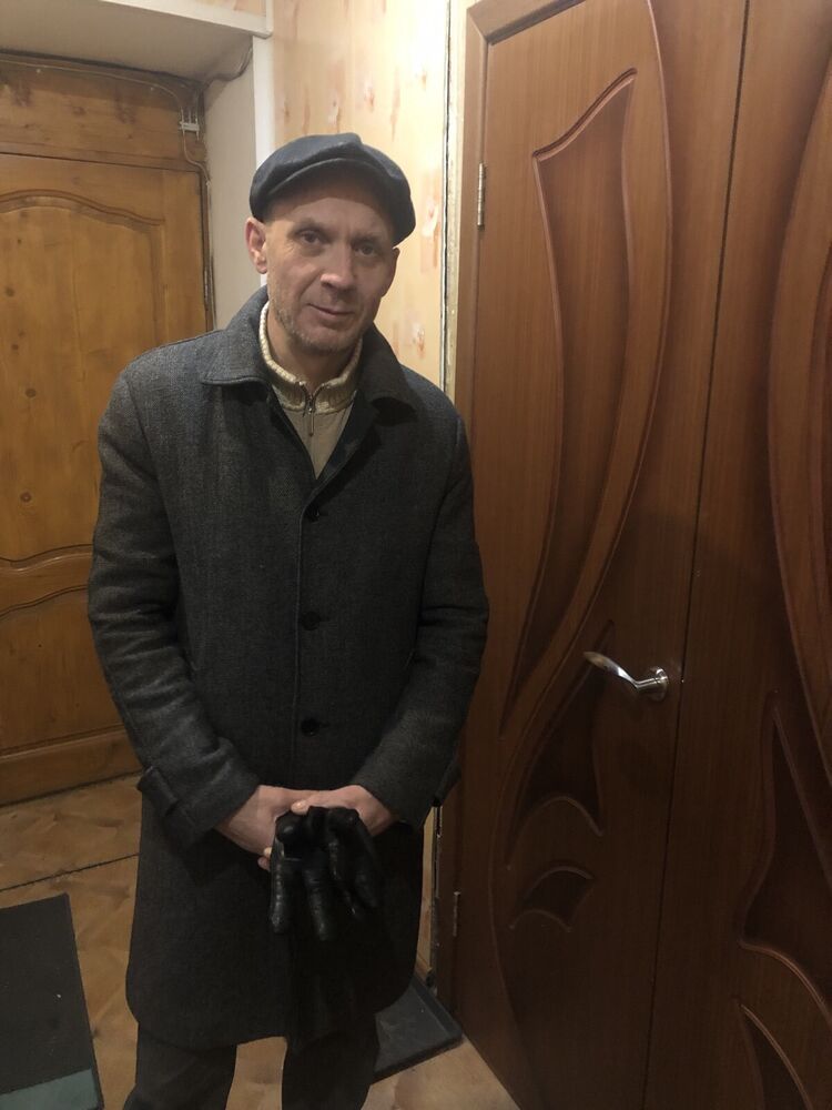  ,   Oleg, 52 ,     
