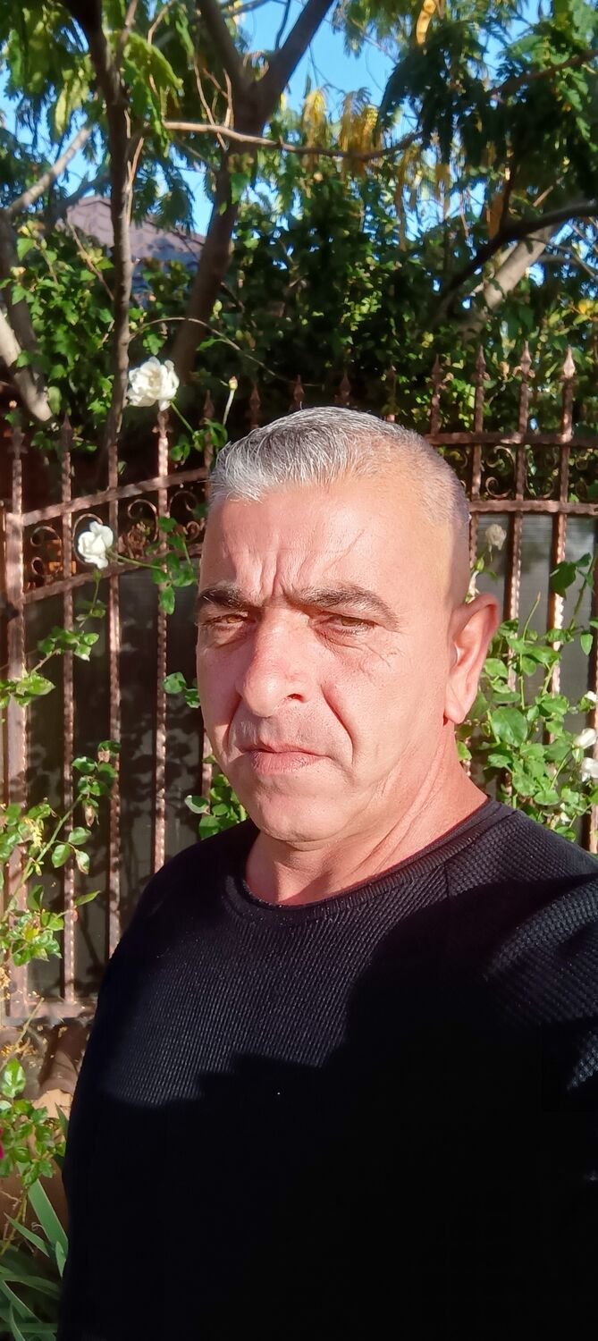  38677636  Stoian, 51 ,    